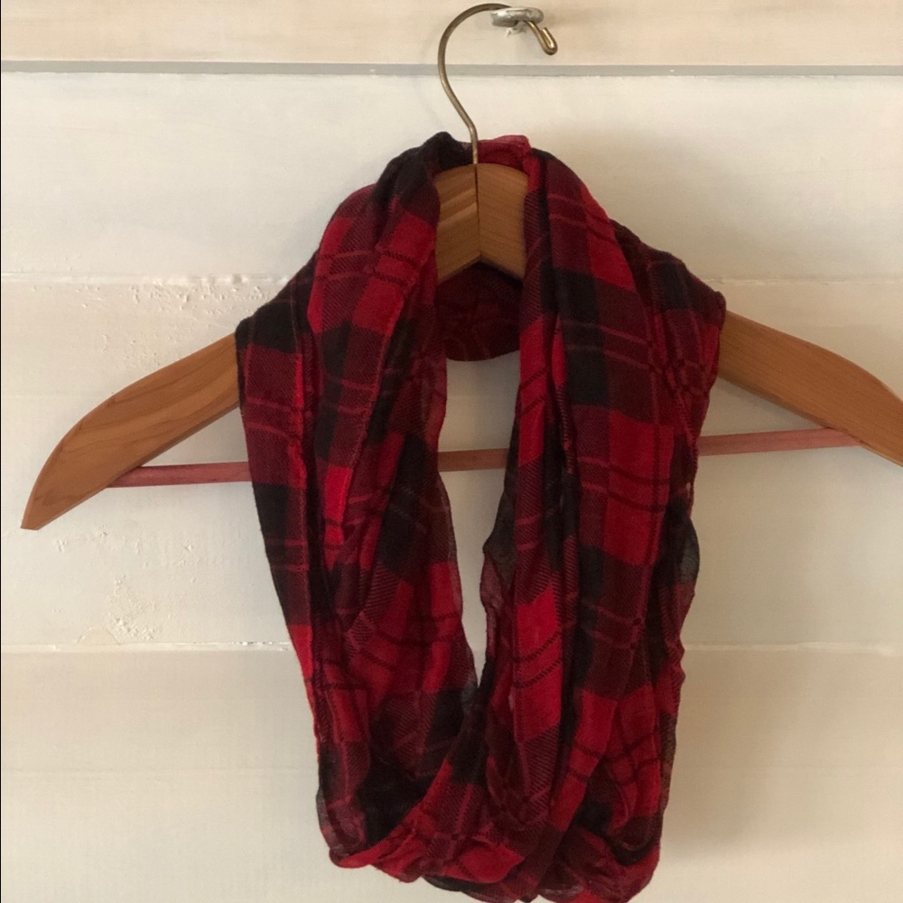 Black & red infinity scarf